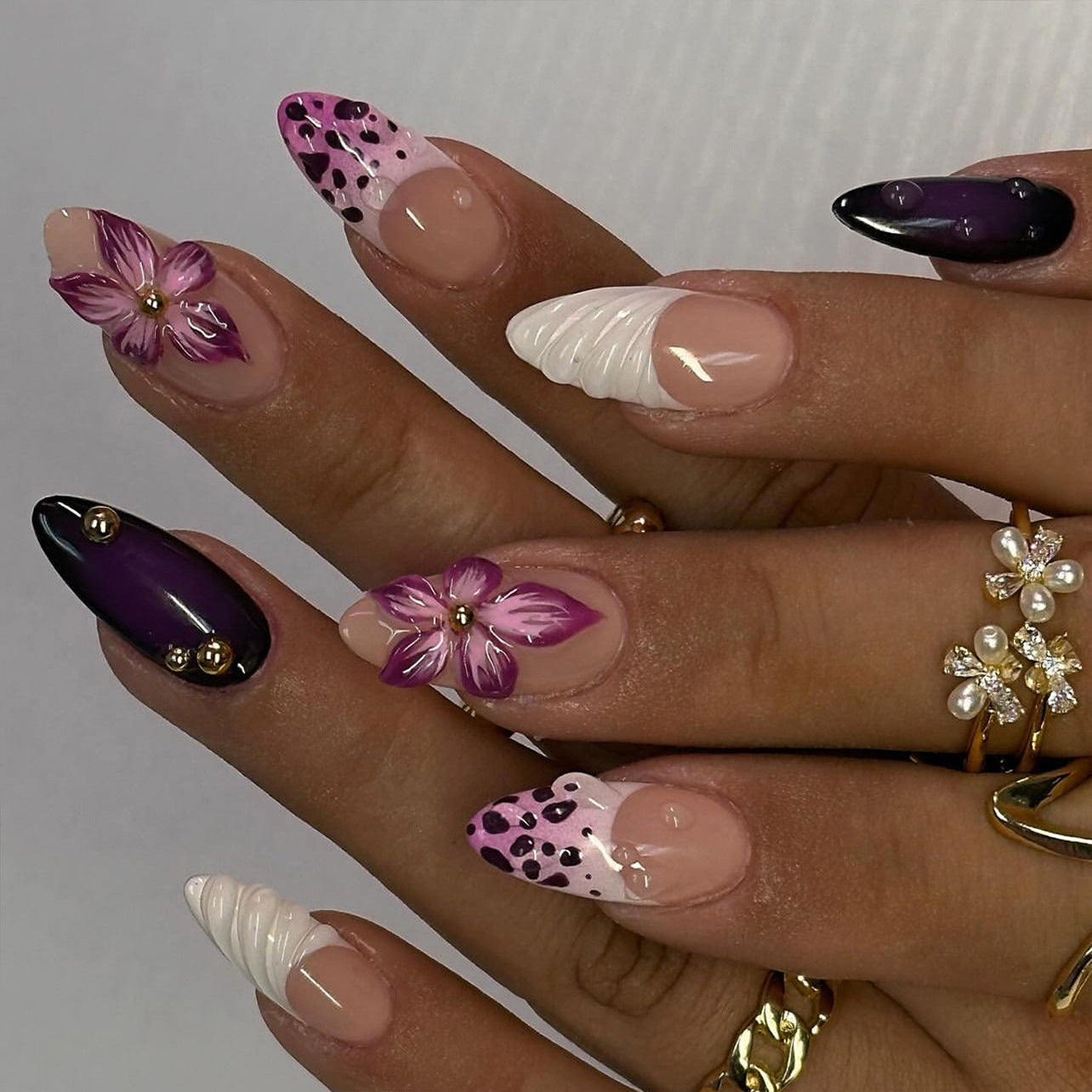 Royal Emerald & Gold Filigree Nails